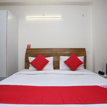 Oyo 28670 Hotel Dev Palace Gurgaon Esterno foto