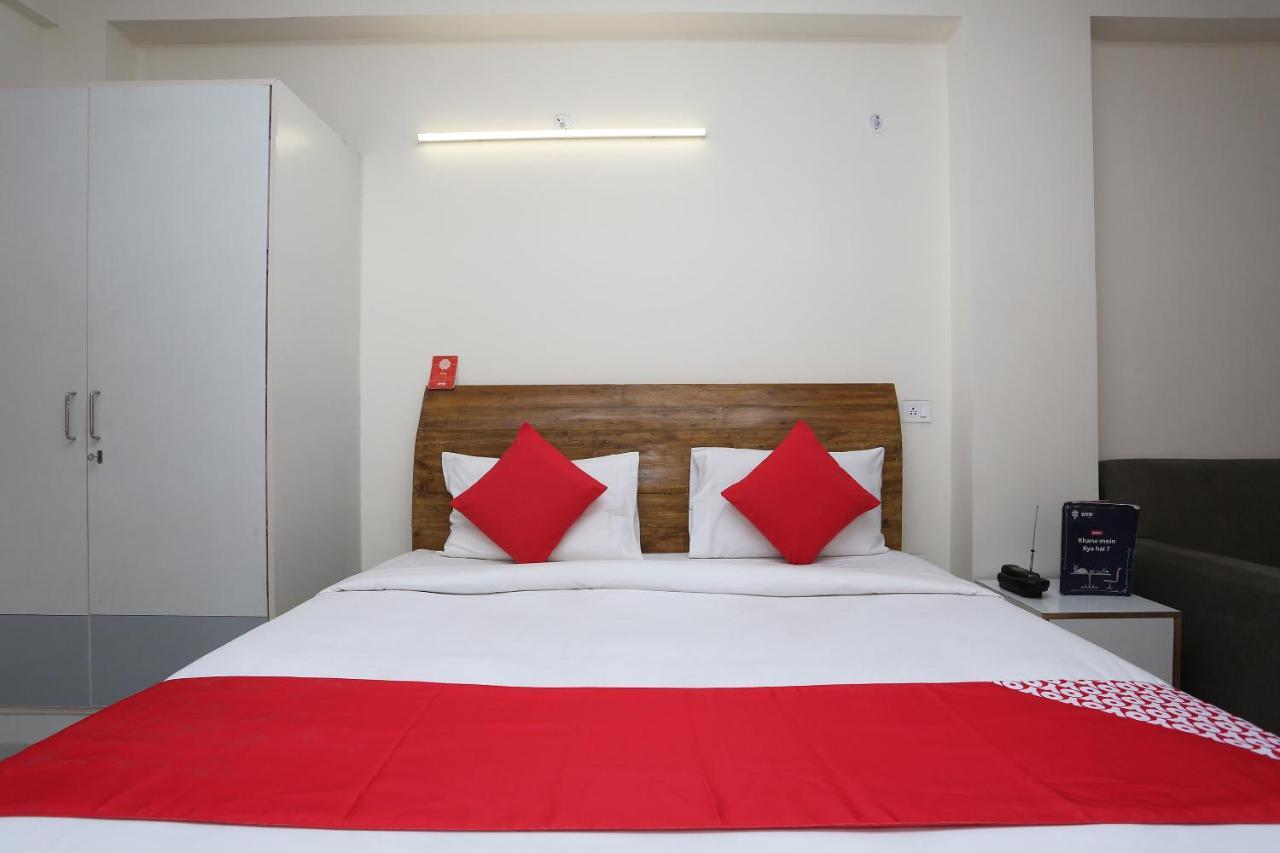 Oyo 28670 Hotel Dev Palace Gurgaon Esterno foto