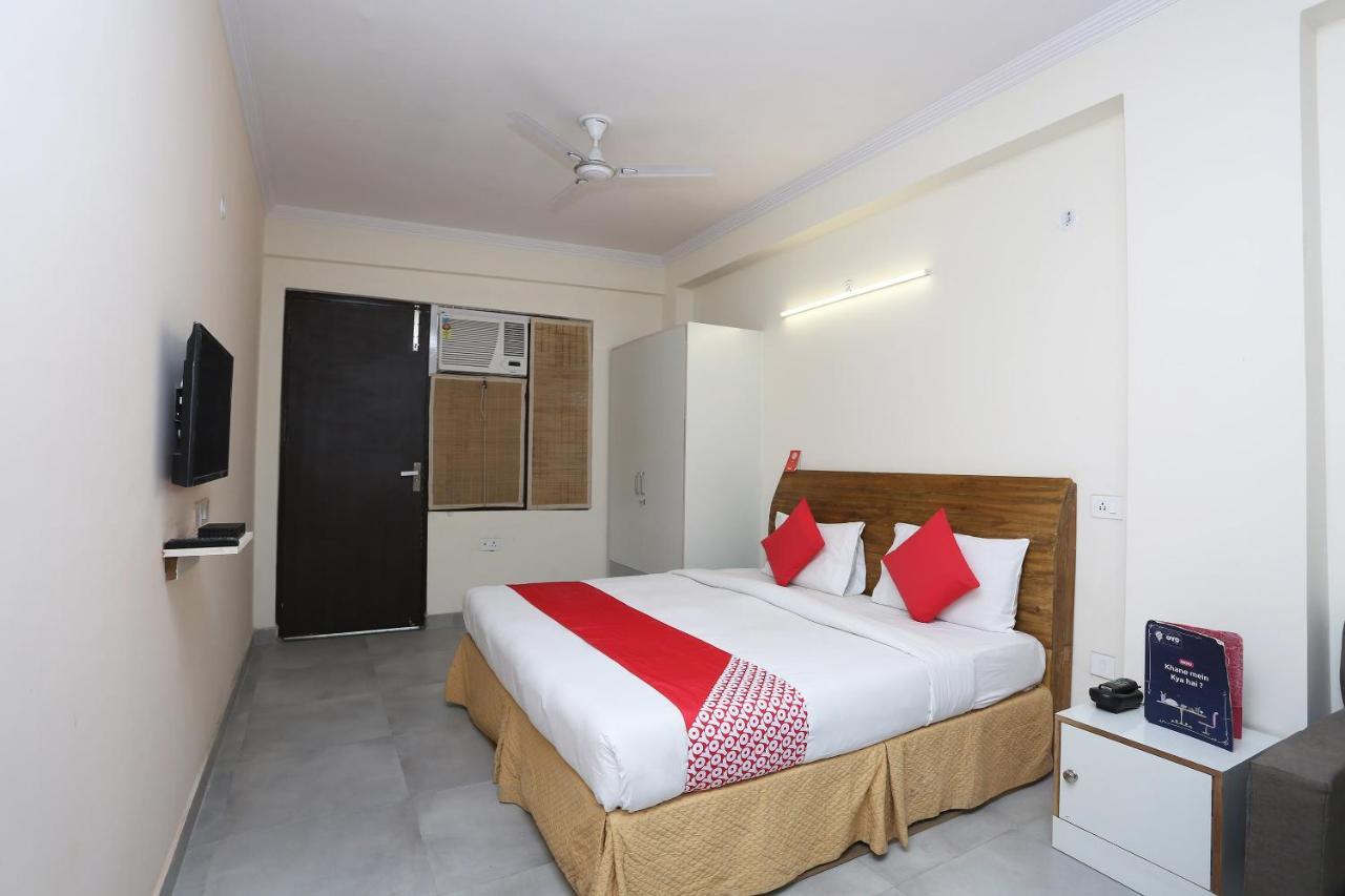 Oyo 28670 Hotel Dev Palace Gurgaon Esterno foto