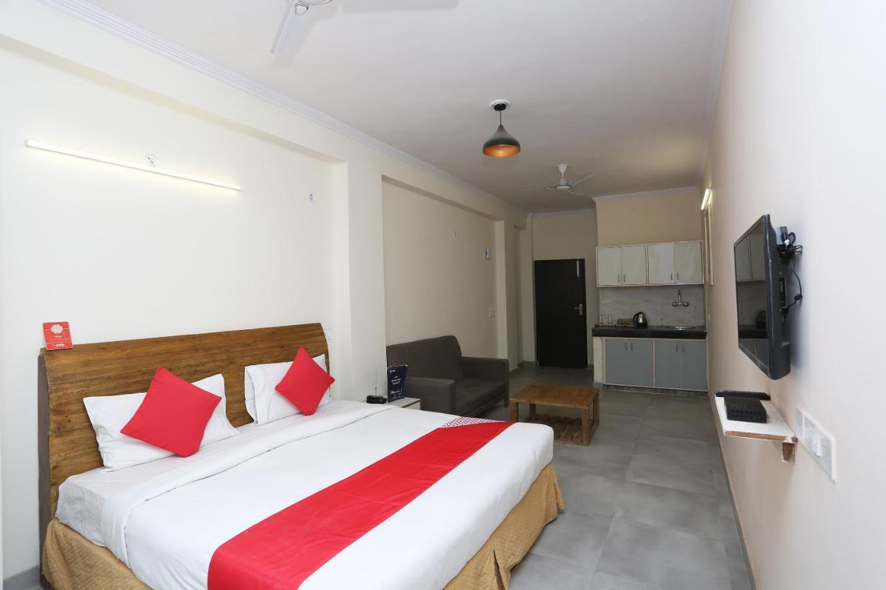 Oyo 28670 Hotel Dev Palace Gurgaon Esterno foto