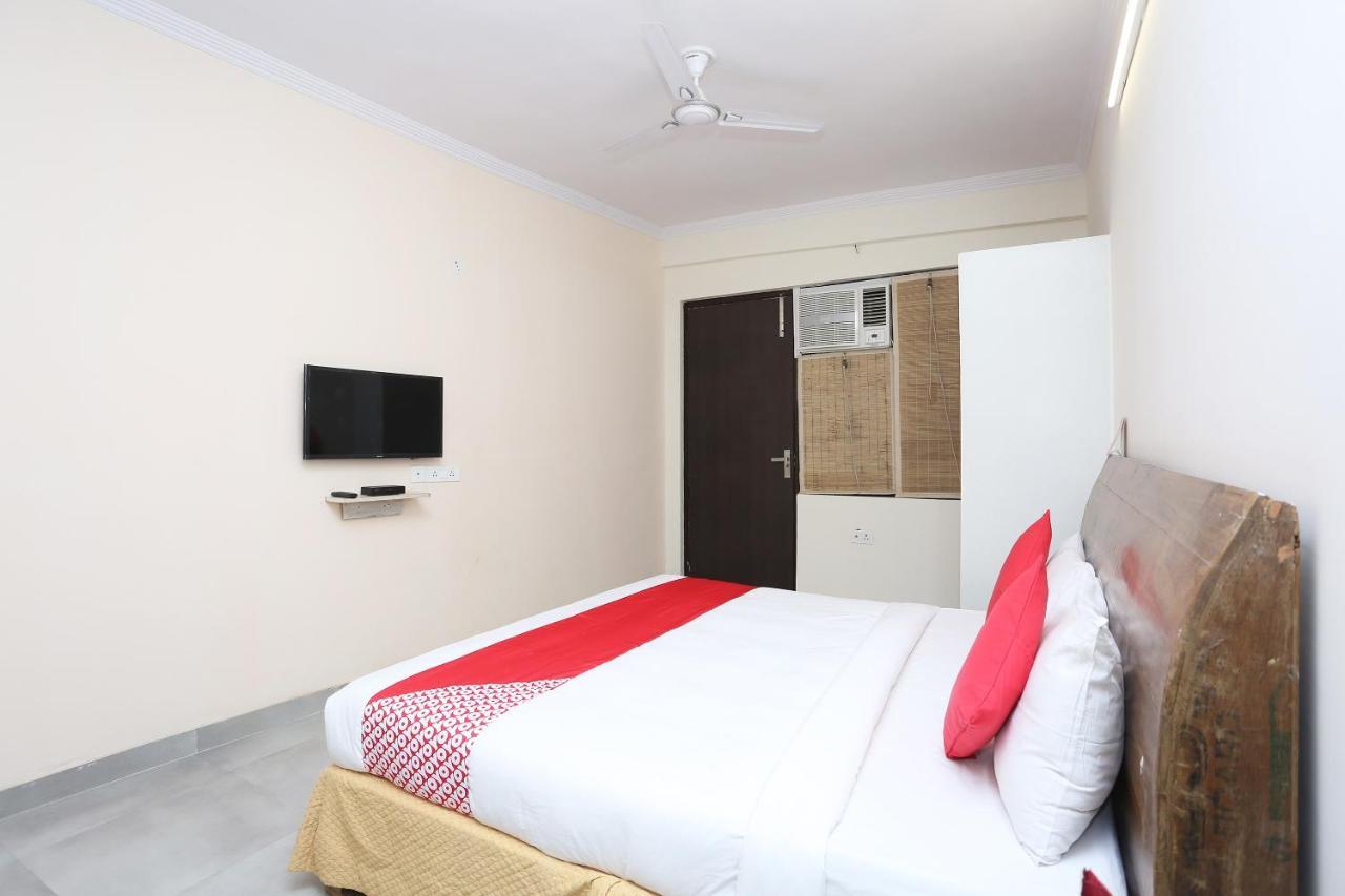 Oyo 28670 Hotel Dev Palace Gurgaon Esterno foto