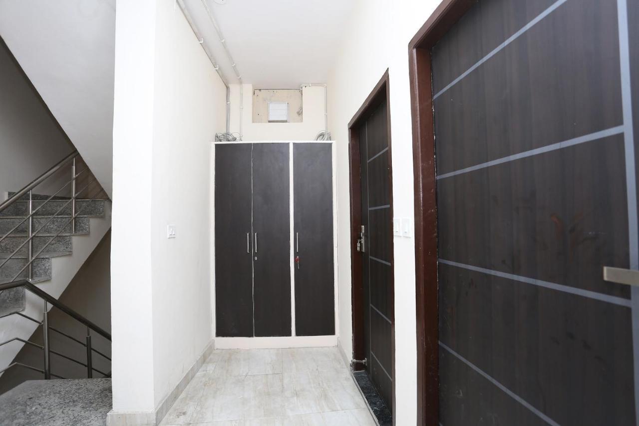 Oyo 28670 Hotel Dev Palace Gurgaon Esterno foto