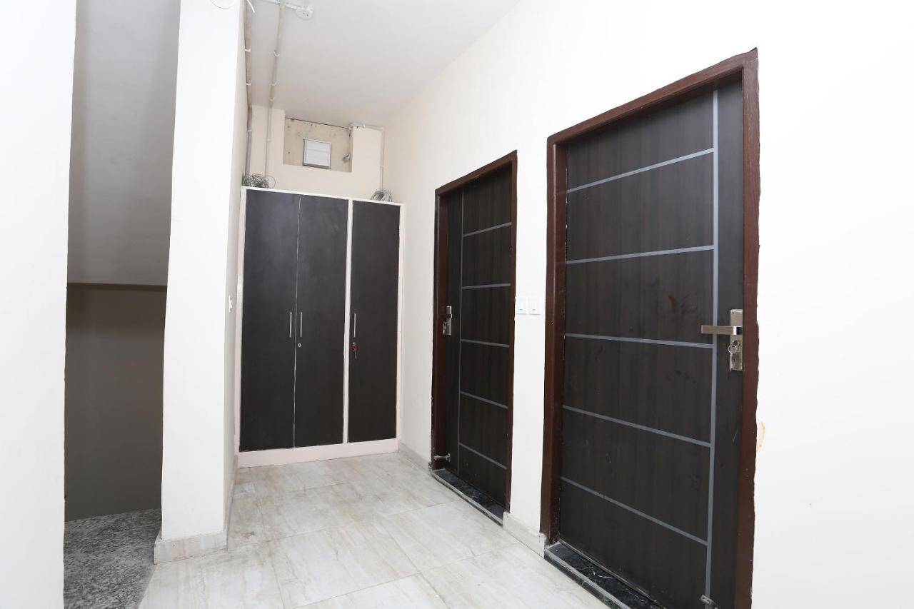 Oyo 28670 Hotel Dev Palace Gurgaon Esterno foto